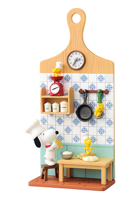 Re-ment Peanuts Snoopy Miniature Board Blind Box